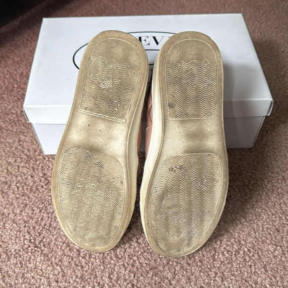Steve Madden blush sneakers - Picture 5 of 6